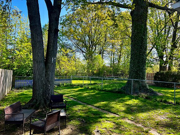 3rd image of 15614 Munn Rd