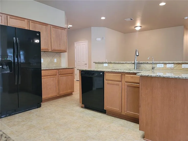 208 Hummingbird Ln — Photo 6