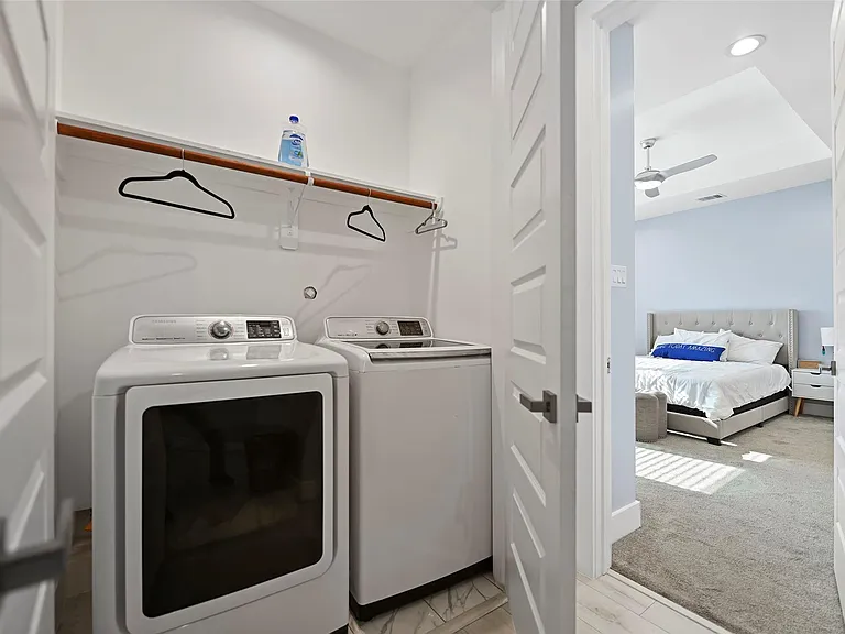 2413 Pease St — Photo 27