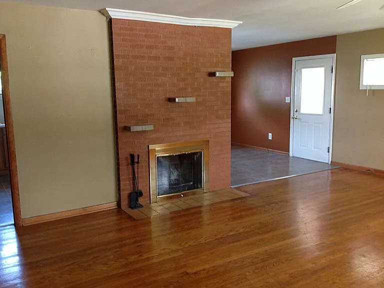 1905 Vickers Ln — Photo 12
