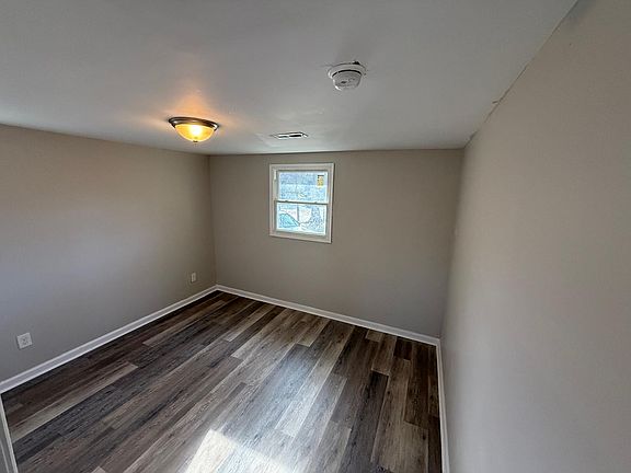 4th image of 1343 Cox Ave #1