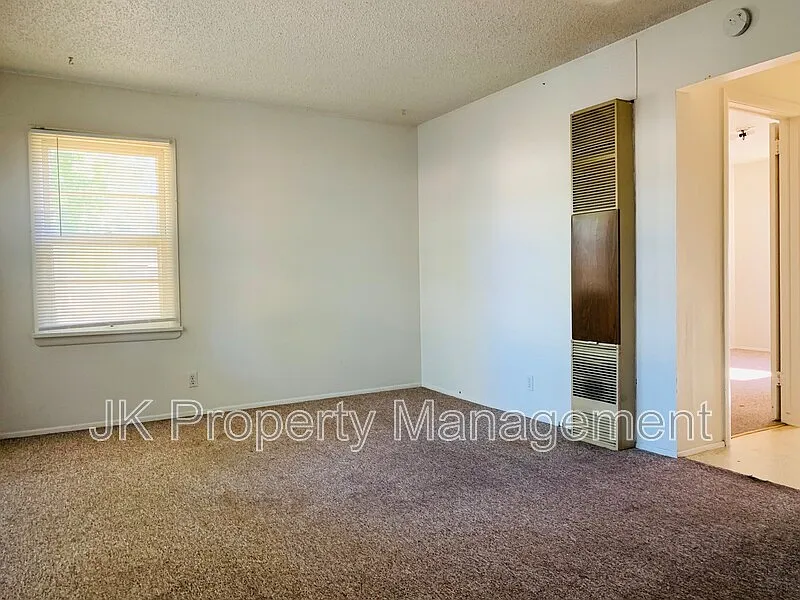 1 bed, 1.0 bath, 600 sqft, $900 — Photo 2