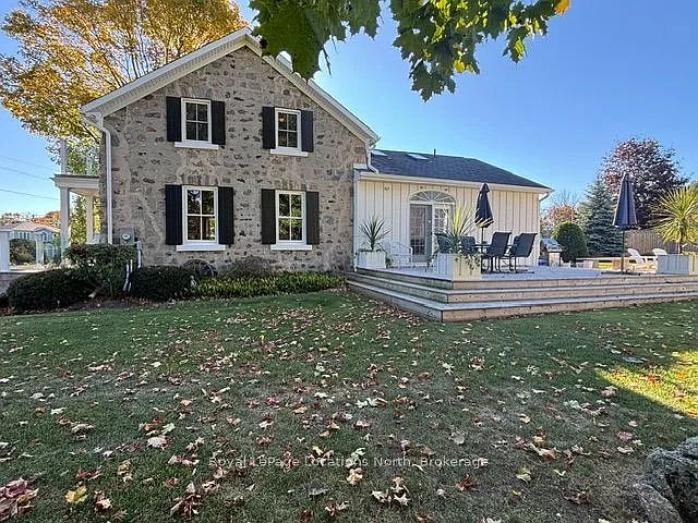 448 Grandview Dr — Photo 2