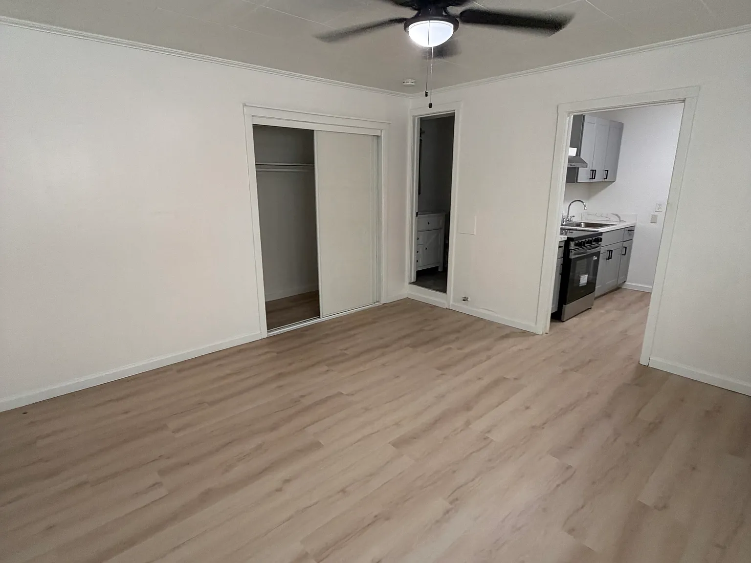 Studio, 385 sqft, $1,220 — Photo 2
