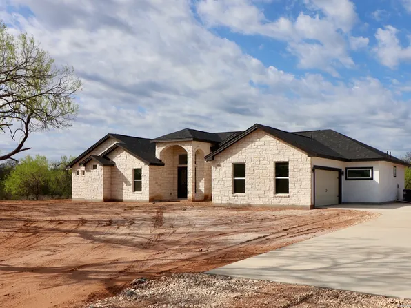 4471 SH 173, Bigfoot, TX 78005