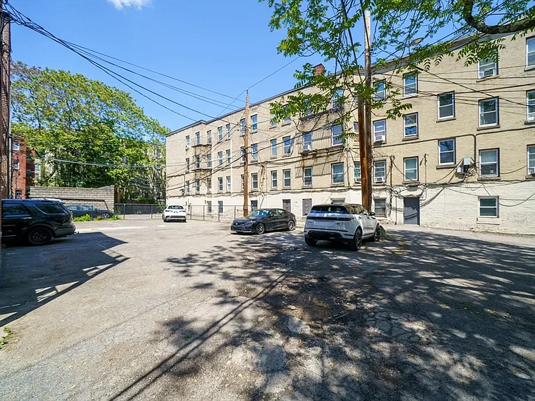 39 Strathmore Rd #2 — Photo 15
