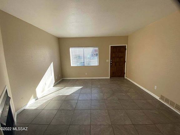 4th image of 3525 E Flower St Unit 3