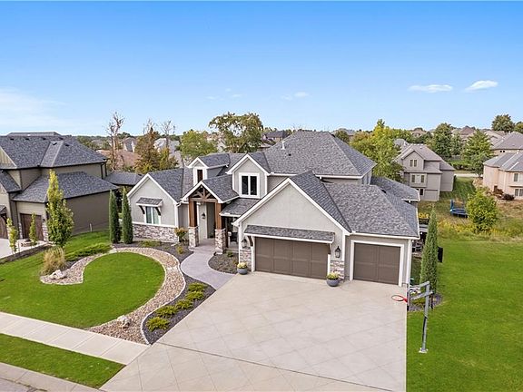 5th image of 2532 NE Willow Creek Ln