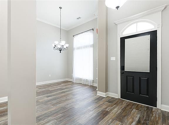3rd image of 323 Brighton Ln