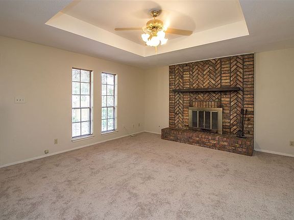 3rd image of 604 Rockwood Ln