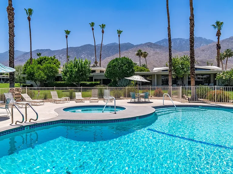 1511 E Twin Palms Dr — Photo 2