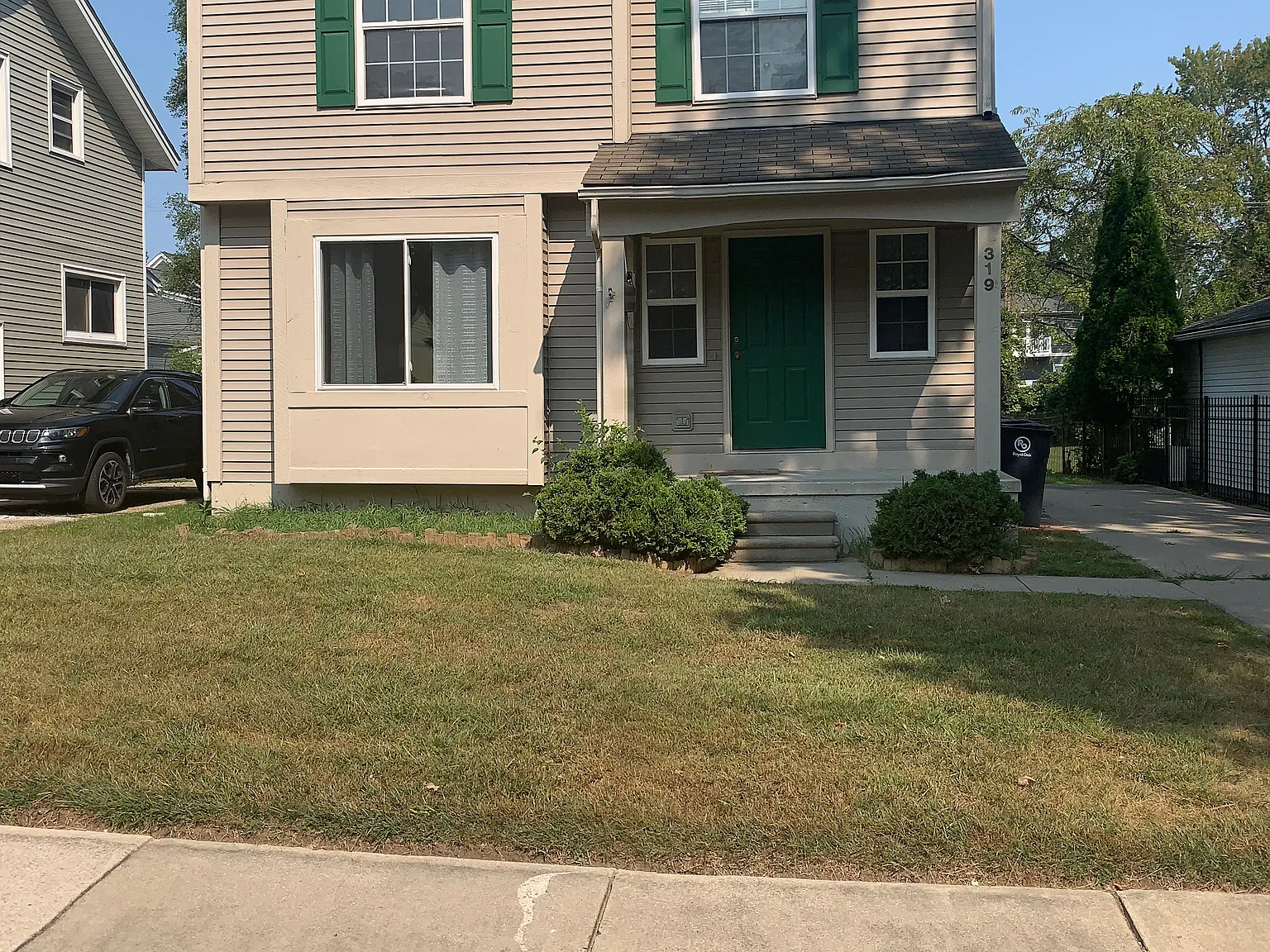 3 bed, 1.5 bath, 1392 sqft, $2,200 — Photo 2