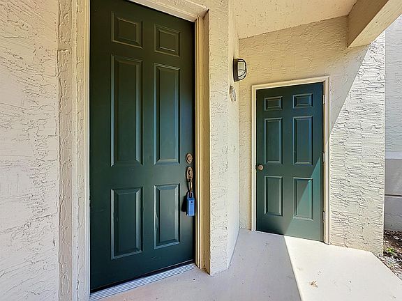 3rd image of 308 Augusta Cir
