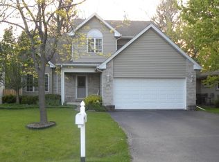 221 Delia Dr, Wauconda, IL 60084