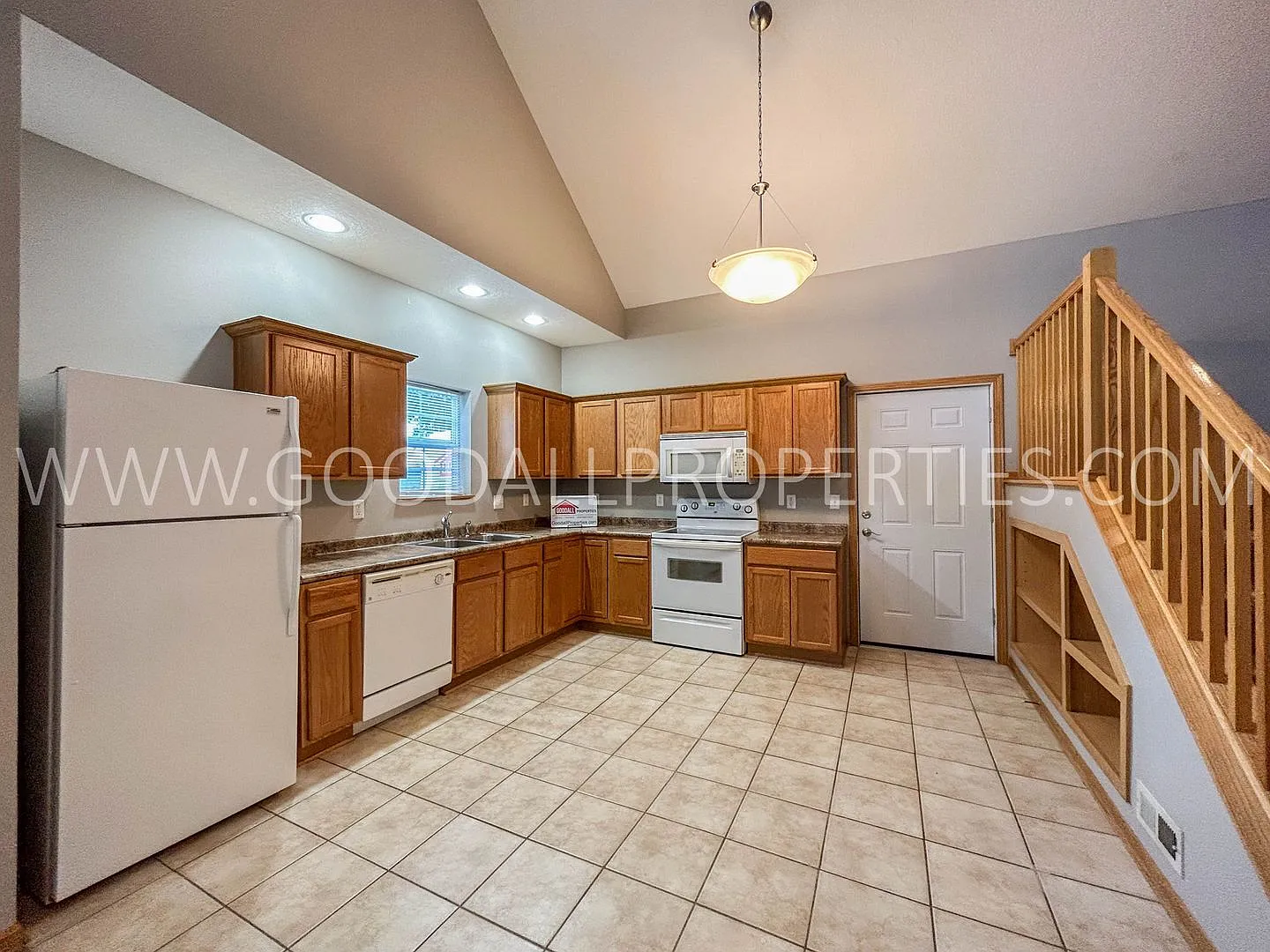 3 Bedroom, 2.5 Bath Corner lot Townhome in Urbandale — Photo 2