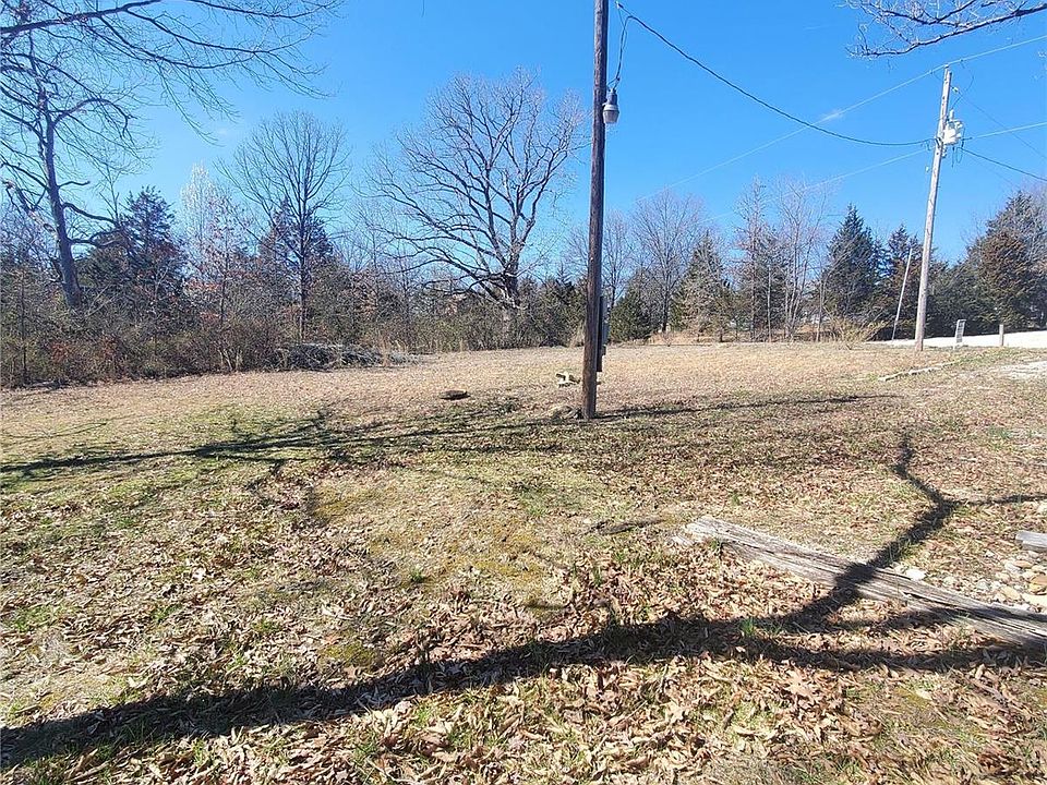 1st image of 410 Lilac Ln