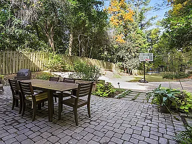 882 Wildwood Rd NE — Photo 3