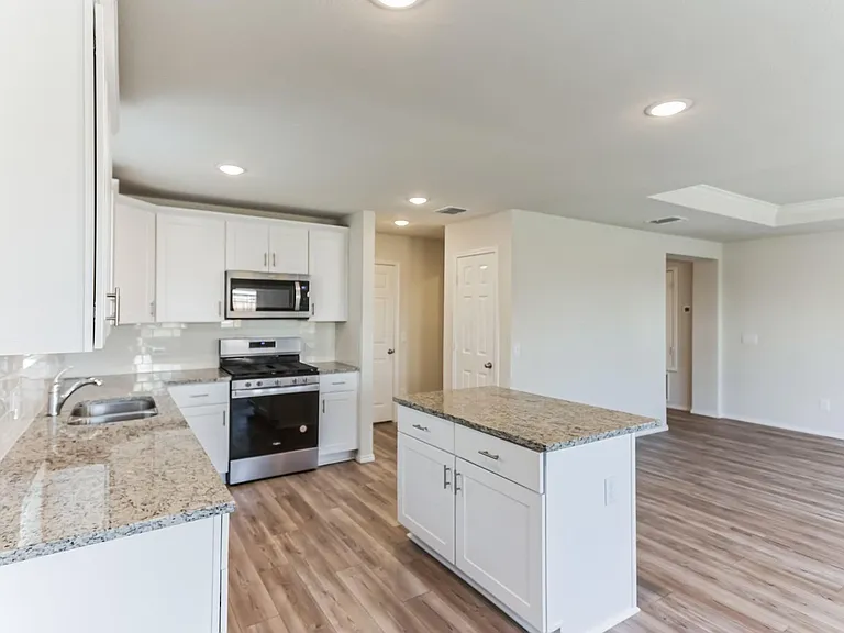 16009 Wanderer Ln — Photo 3