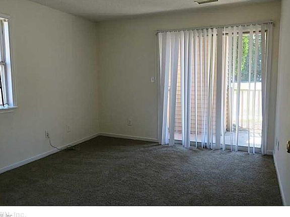 5th image of 531 Pineland Cir APT 102