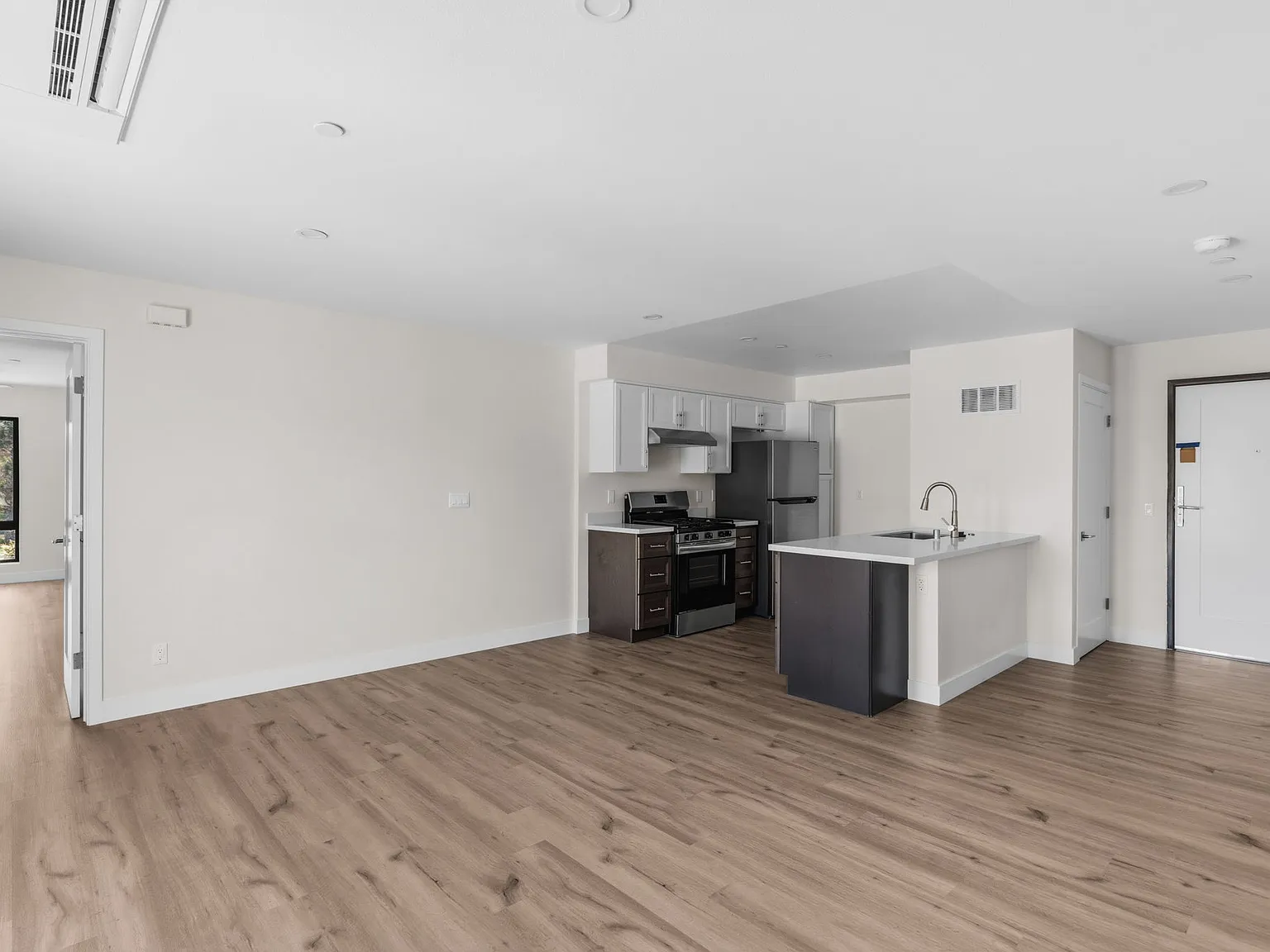 Alabama Apartments - 4364 - 302 — Photo 3