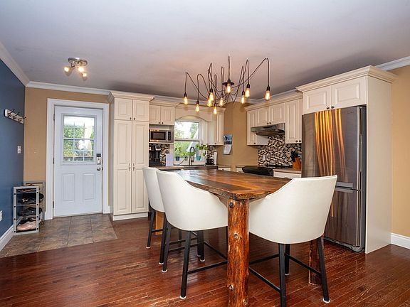 2nd image of 497 48th Rd