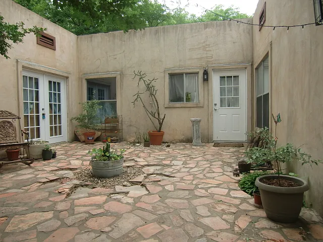 4405 Avenue H — Photo 4