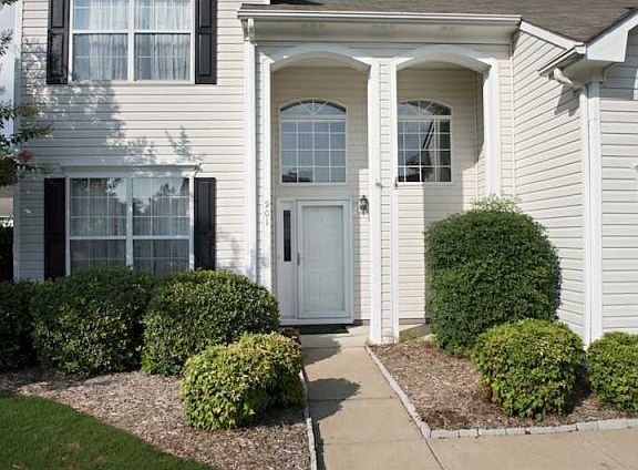 3rd image of 901 Hanson Dr