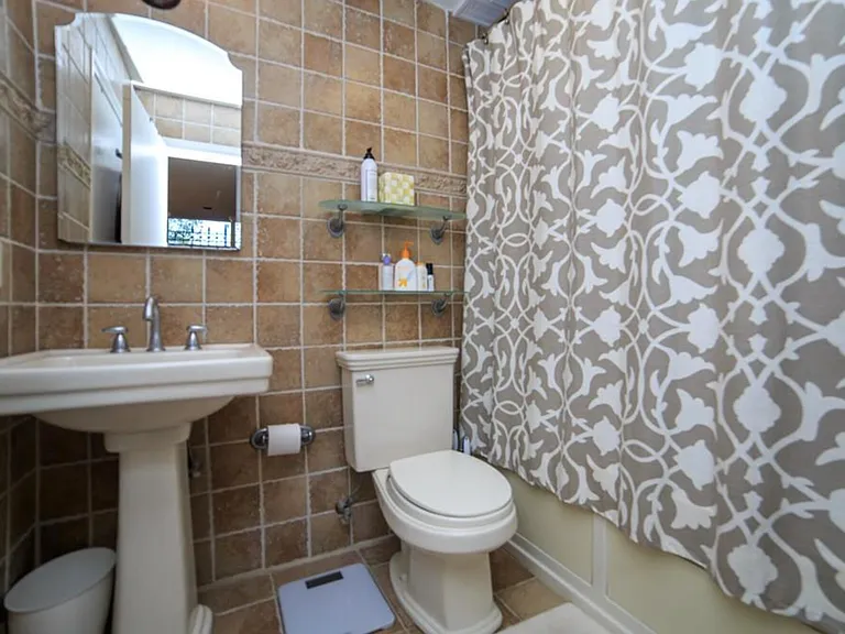 743 E 4th St #103 — Photo 9