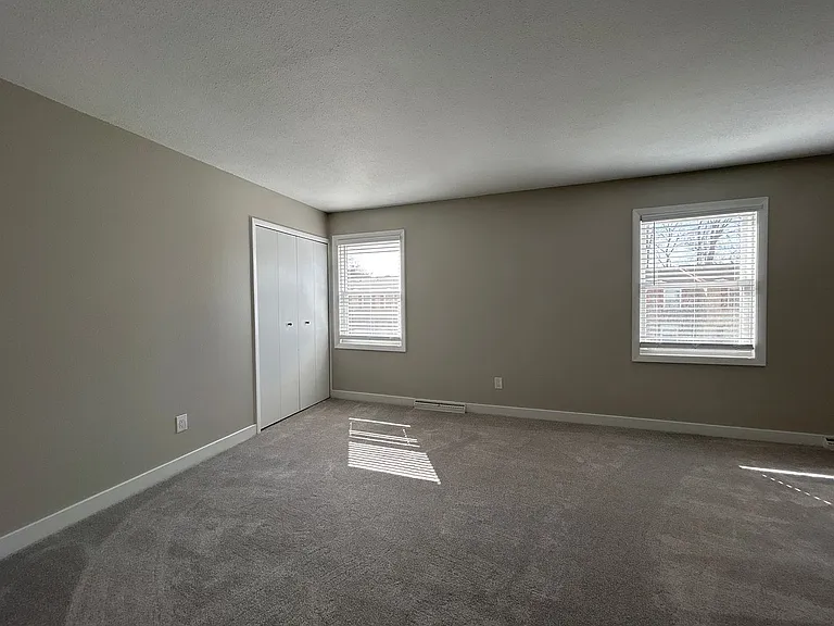 805 Lindenwood Dr S — Photo 16