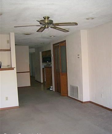 2nd image of 123 E Julie St
