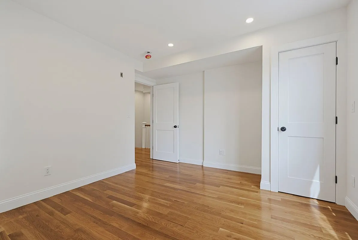 2 bed, 2.0 bath, 1037 sqft, $4,000 — Photo 3