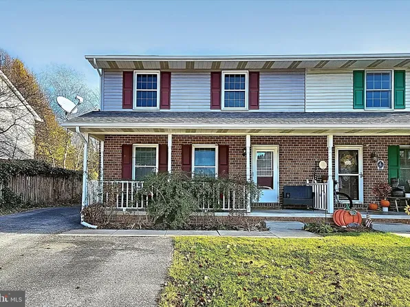 17 Crescent Ln, Littlestown, PA 17340