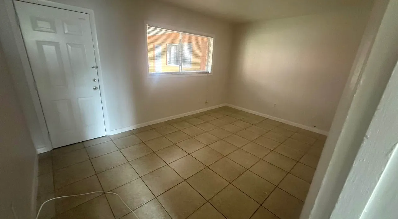 2 bed, 646 sqft, $1,980 — Photo 2