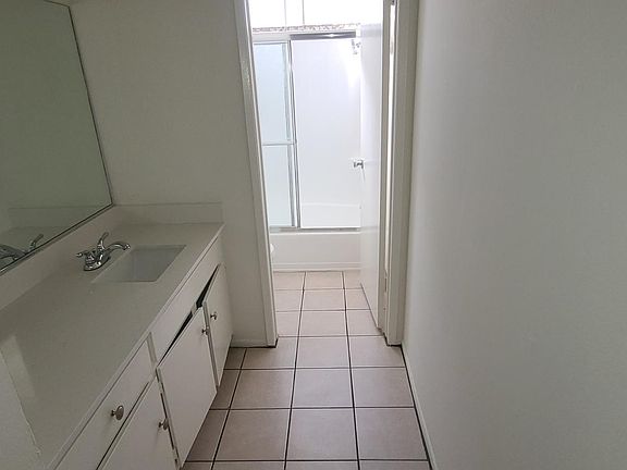 5th image of 909 Westbourne Dr #1523