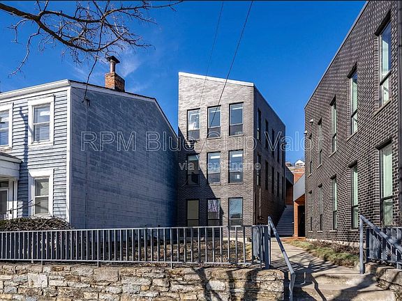 2nd image of 432 Liberty Hl #A