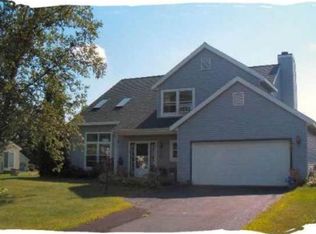 17 Rockefeller Blvd, Rensselaer, NY 12144
