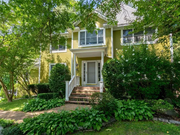 5 Southcrest Court, Huntington, NY 11743