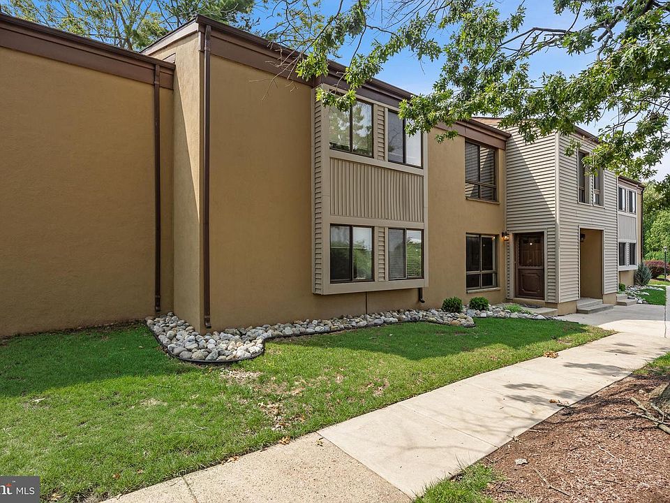 1st image of 207 Hunter Ct