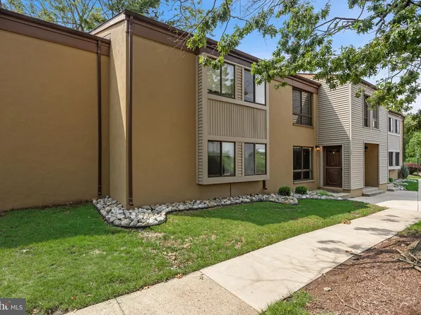 207 Hunter Ct, Marlton, NJ 08053