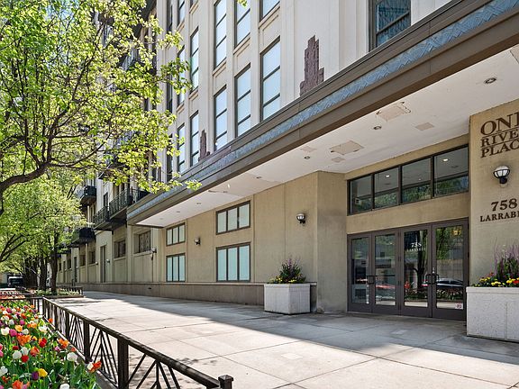 3rd image of 758 N Larrabee St APT 620
