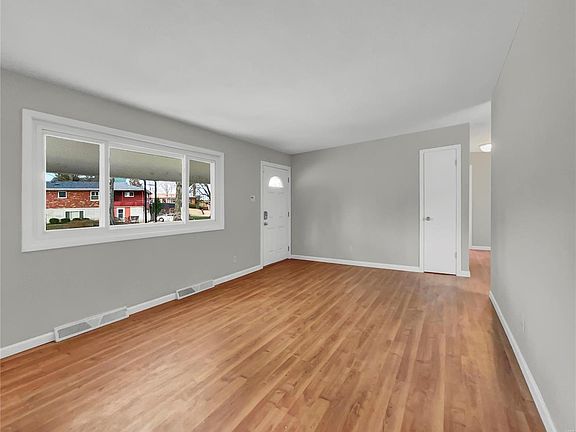 3rd image of 132 Martigney Dr