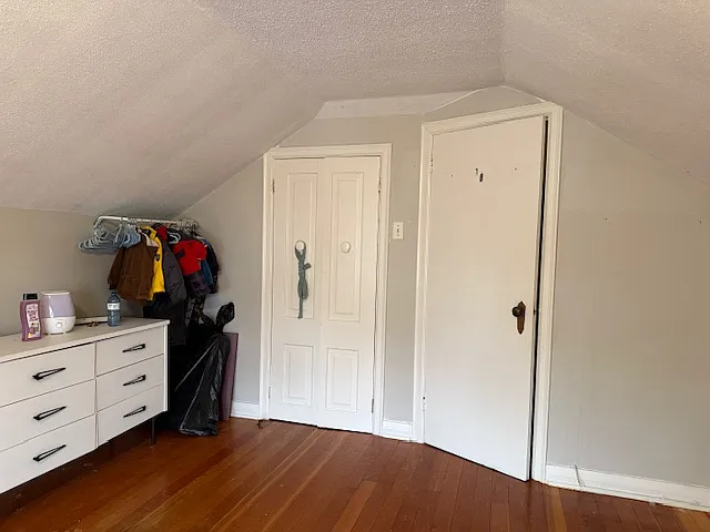 45 Briscoe St E — Photo 7