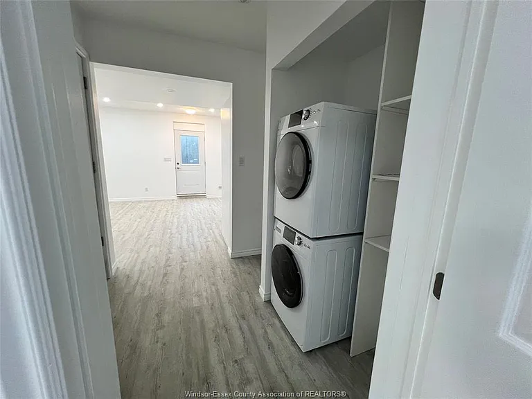 1498 Clearwater Ave #LOWER — Photo 11