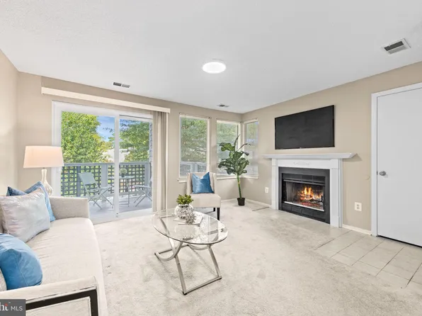 11730 Summerchase Cir #1730D, Reston, VA 20194
