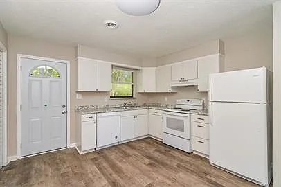 111 Raintree Ln #C — Photo 3