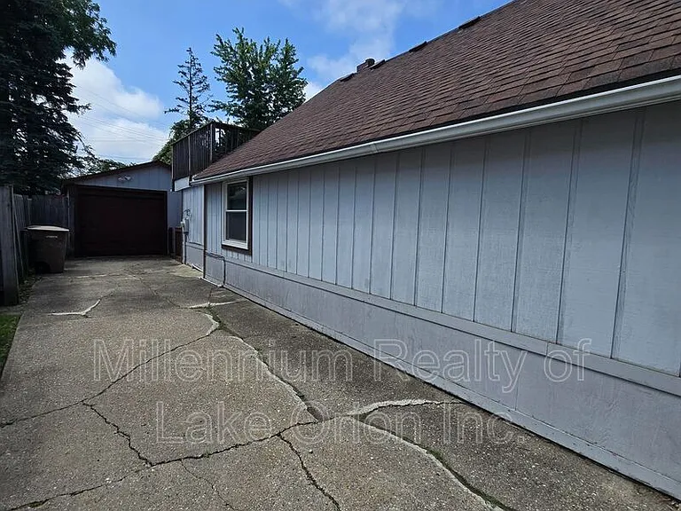 201 W York York Ave — Photo 28
