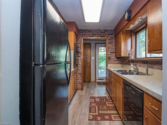 4th image of 2051 Oak St
