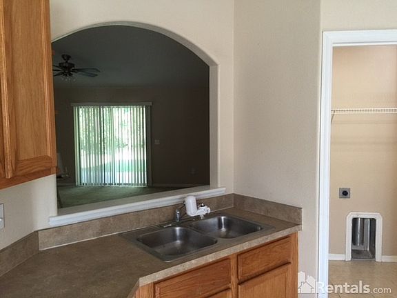5th image of 105 White Hall Dr