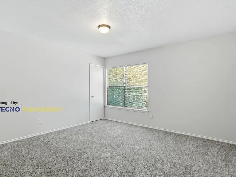 8138 Elktree Pass — Photo 11