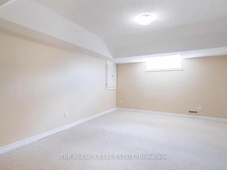 960 Bitterbush Cres #30 — Photo 18